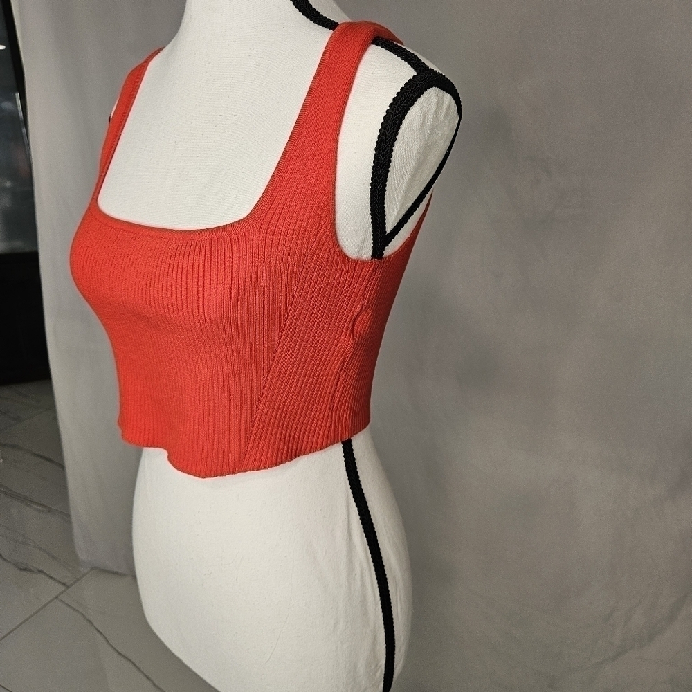 NWT LITA BY CIARA CROP TOP ORANGE SIZE MEDIUM - Picture 3 of 10